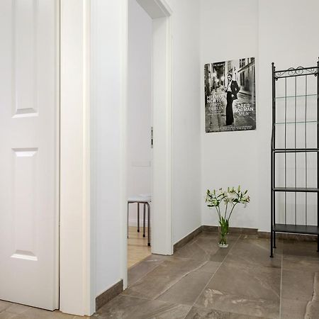 Newton-Appartement mit 3 Schlafzimmern Berlin Exterior foto