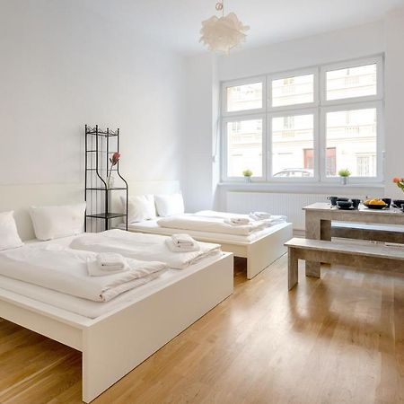 Newton-Appartement mit 3 Schlafzimmern Berlin Exterior foto
