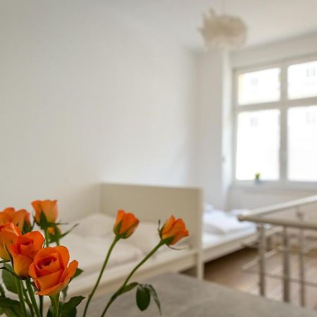 Newton-Appartement mit 3 Schlafzimmern Berlin Exterior foto