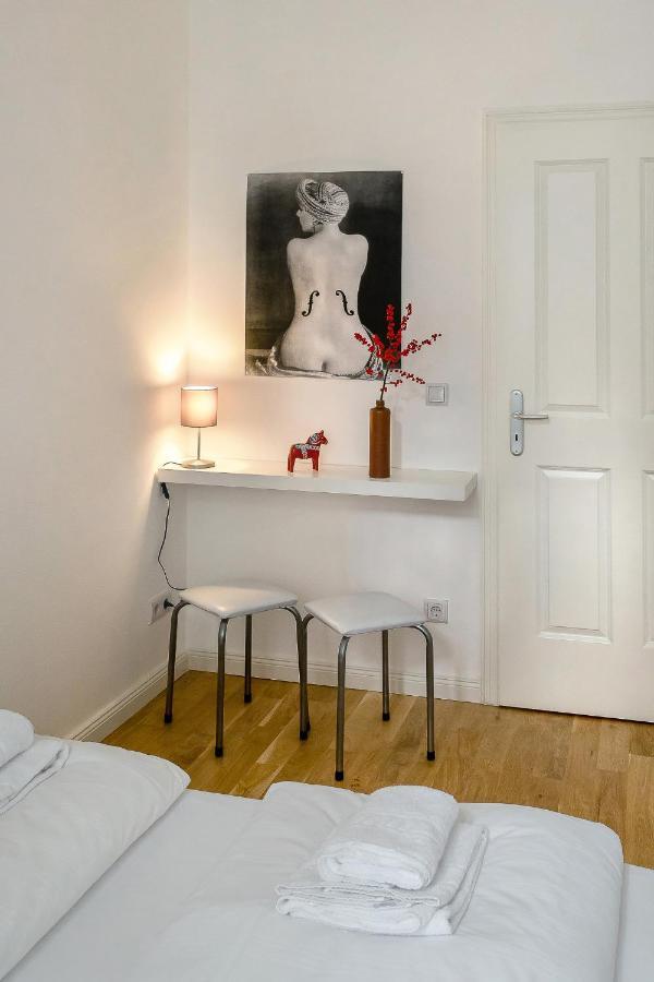 Newton-Appartement mit 3 Schlafzimmern Berlin Exterior foto