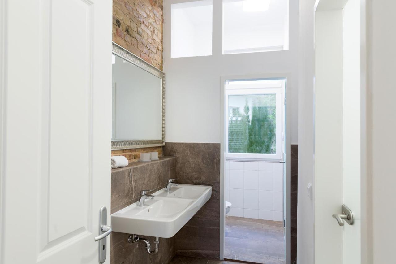 Newton-Appartement mit 3 Schlafzimmern Berlin Exterior foto