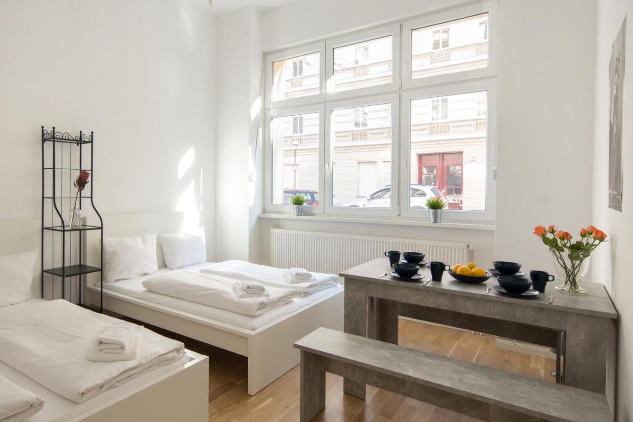 Newton-Appartement mit 3 Schlafzimmern Berlin Exterior foto