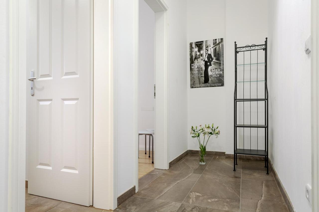 Newton-Appartement mit 3 Schlafzimmern Berlin Exterior foto