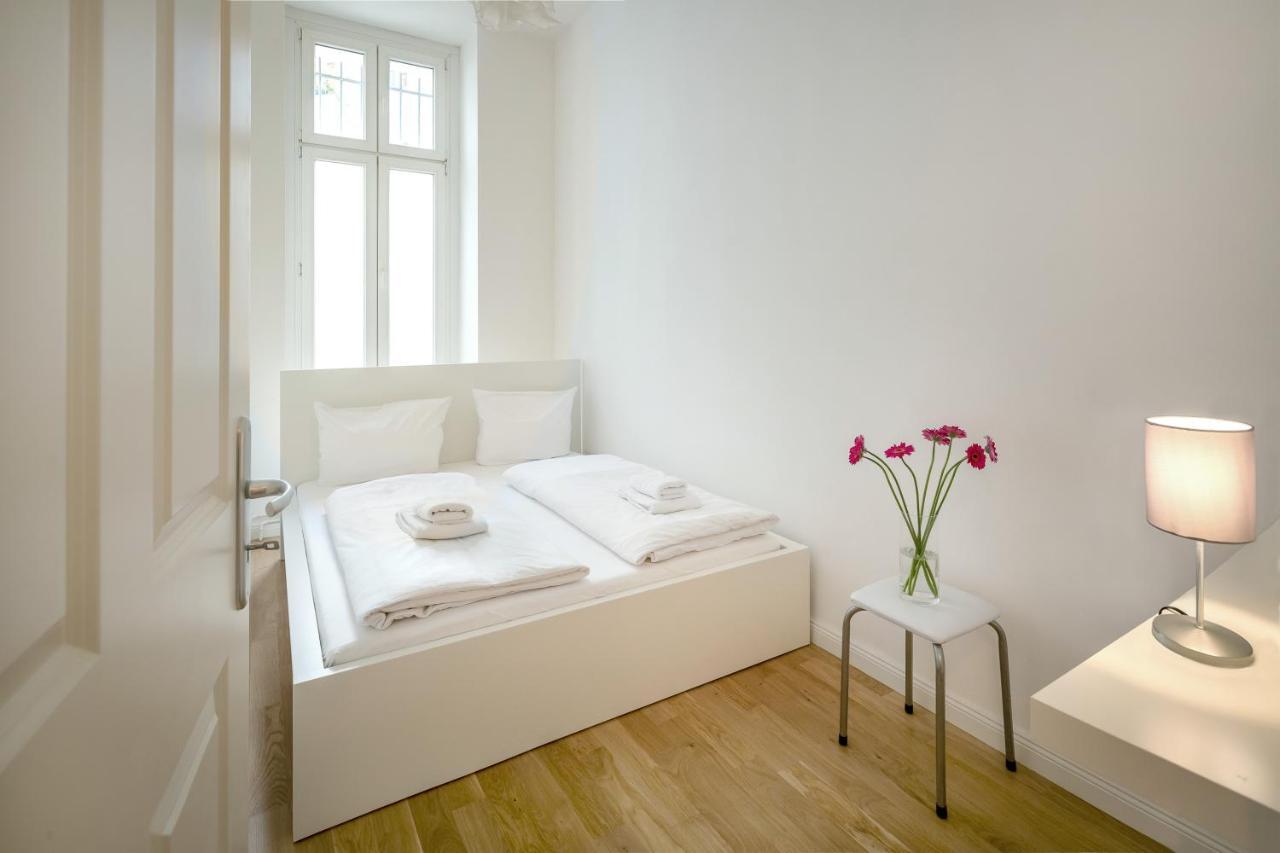 Newton-Appartement mit 3 Schlafzimmern Berlin Exterior foto