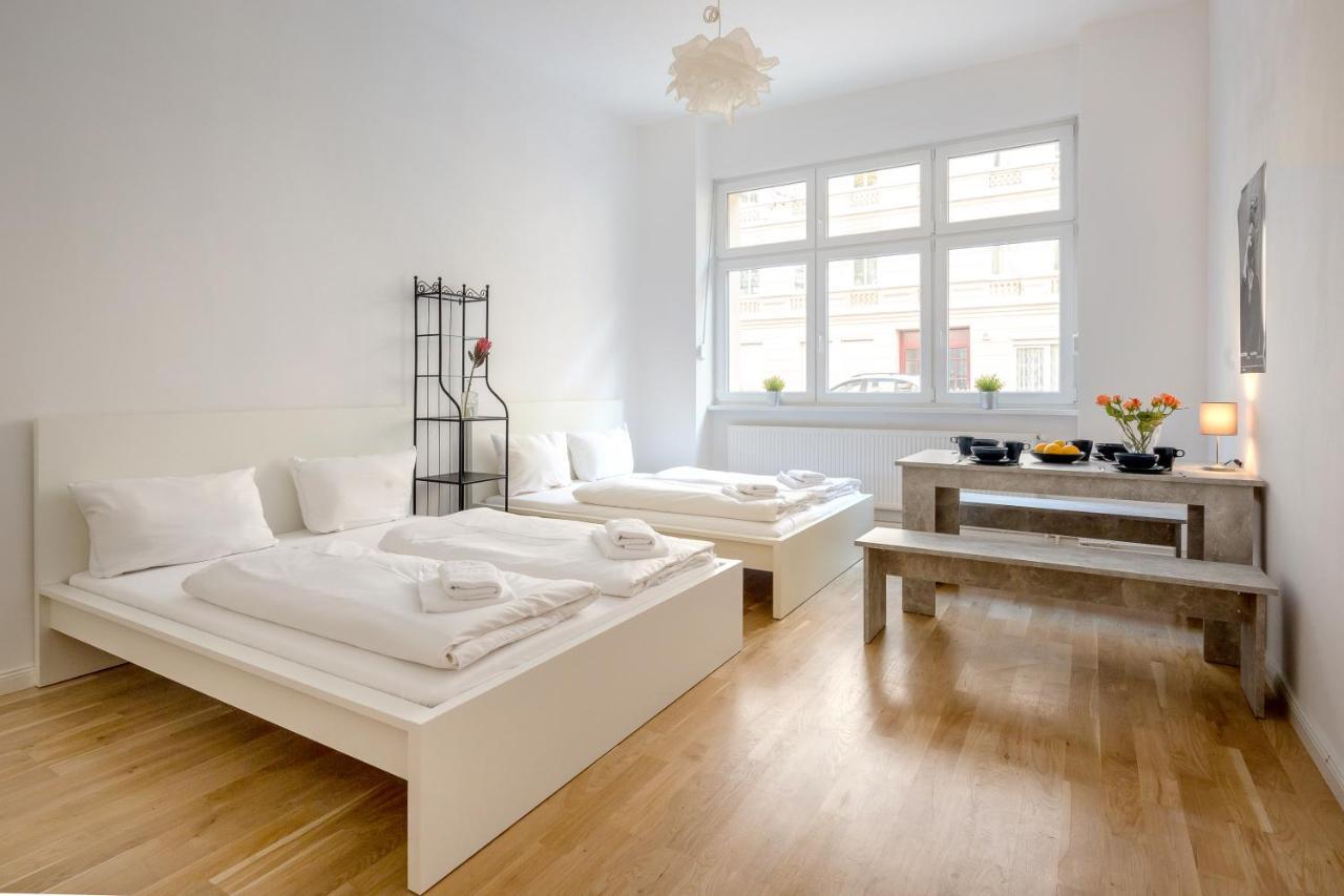 Newton-Appartement mit 3 Schlafzimmern Berlin Exterior foto