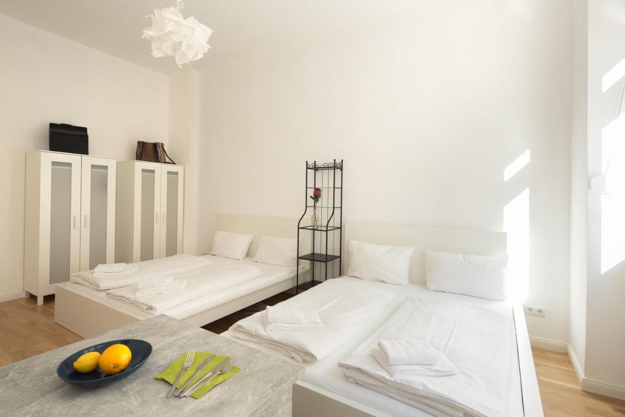 Newton-Appartement mit 3 Schlafzimmern Berlin Exterior foto