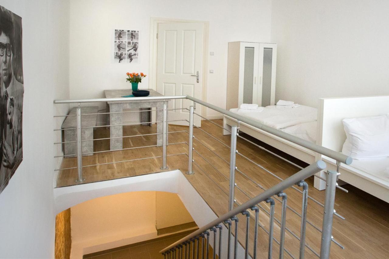 Newton-Appartement mit 3 Schlafzimmern Berlin Exterior foto