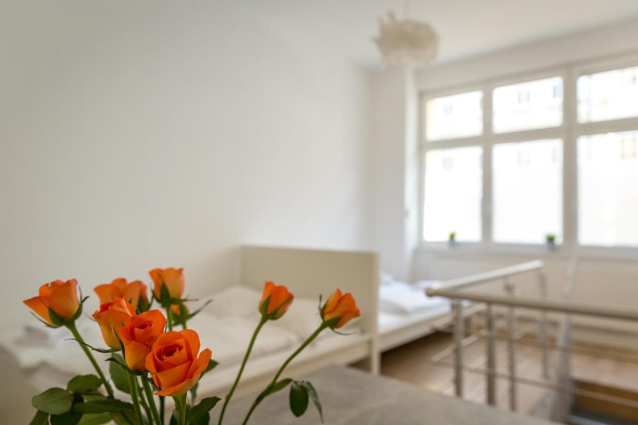Newton-Appartement mit 3 Schlafzimmern Berlin Exterior foto
